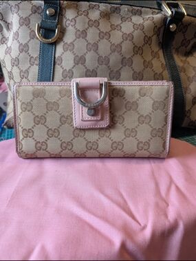 Gucci Pink Trim Continental Wallet- Authentic Vintage